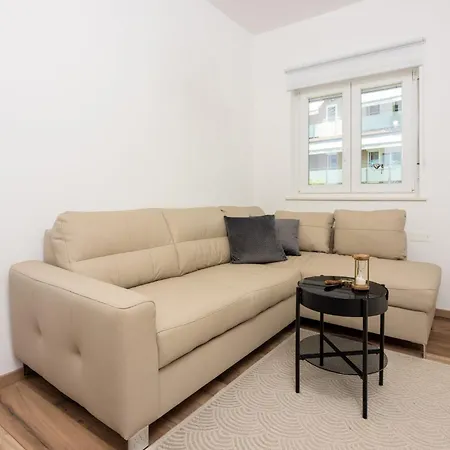 Tonka Roberta 2 * Crikvenica