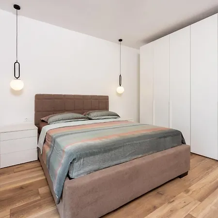 Tonka Roberta 2 * Crikvenica